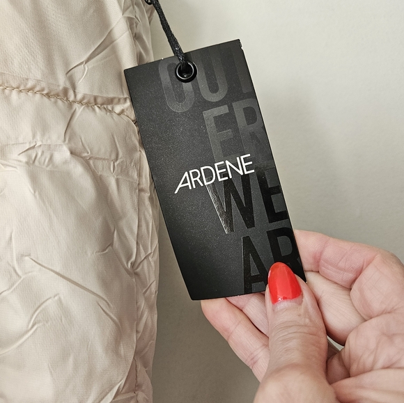 Ardene Hooded Cream Puffer Vest NWT - Picture 5 of 5